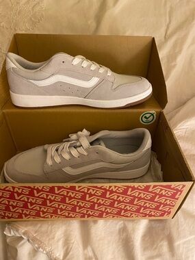 Vans Low-Top Sneakers in Light Gray and White
